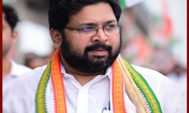 മുഖ്യമന്ത്രിക്കെതിരെ വിമാനത്തിൽ പ്രതിഷേധം  മുൻ എം.എൽ.എ കെ. എസ്‌ ശബരീനാഥൻ  അറസ്റ്റിൽ