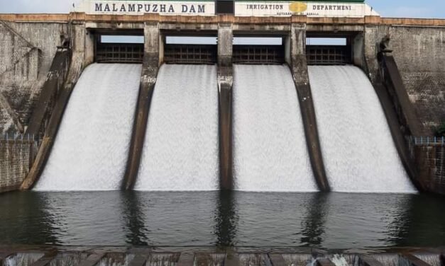 മലമ്പുഴ ഡാം(Malampuzha Dam) ഷട്ടര്‍  തുറന്നു . വൈകിട്ട് മൂന്നിന് നാല് ഷട്ടറുകള്‍ 30 സെന്റീമീറ്റര്‍ വീതമാണ് തുറന്നത്