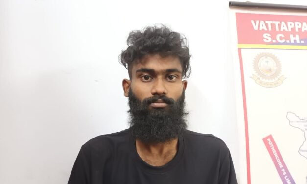 രാത്രി അമ്പലം കുത്തി തുറന്ന കള്ളനെ രാവിലെ പോലീസ് പൊക്കി