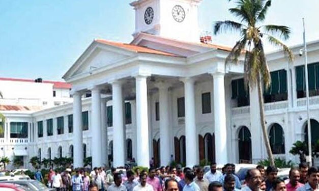 മാധ്യമ പ്രവർത്തകരെ കൈയ്യേറ്റം ചെയ്ത സെക്രട്ടേറിയറ്റ് ജീവനക്കാർക്ക് എതിരെ നടപടി എടുക്കണം: കേരള പത്ര പ്രവർത്തക യൂണിയൻ*