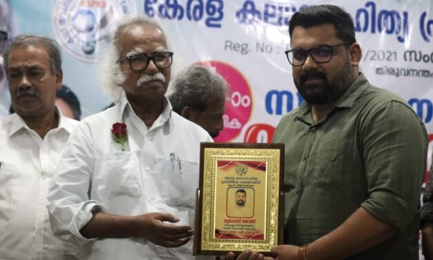 രൂഫോസ് ജോണിനു നരേന്ദ്ര നാഥ്  സെൻ  ഗുപ്ത പുരസ്കാരം നൽകി ആദരിച്ചു.